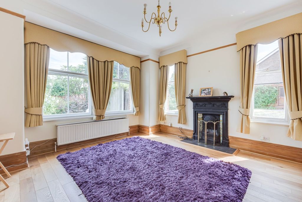 Property photo 2 of 23