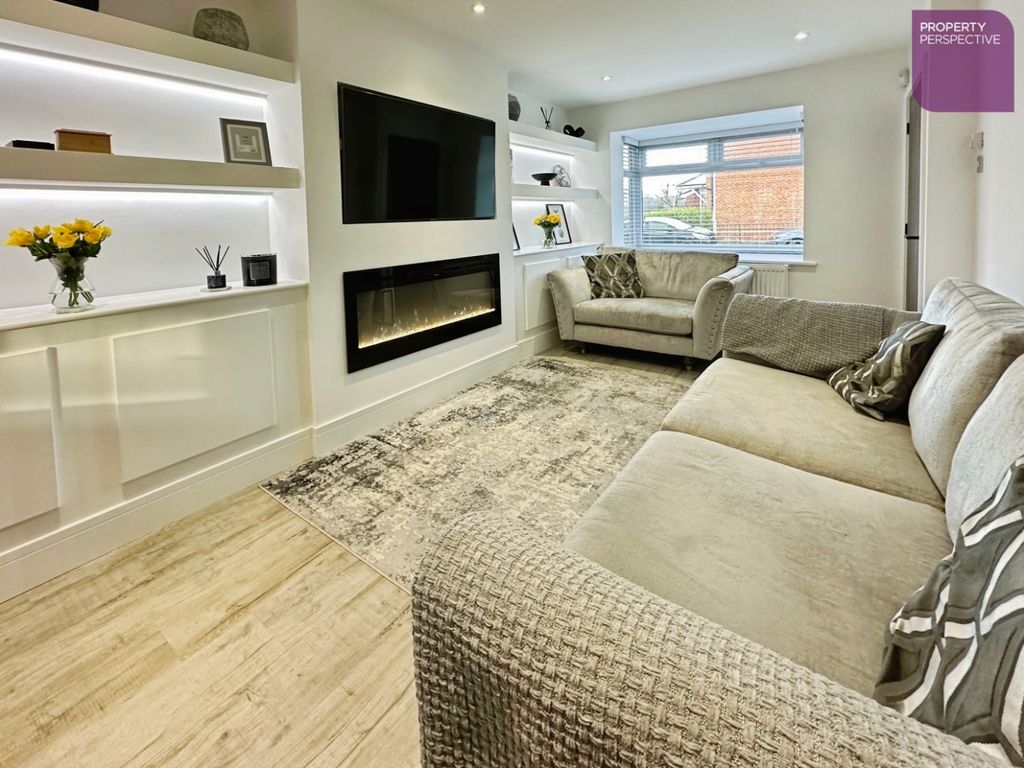 Property photo 3 of 12 Lounge