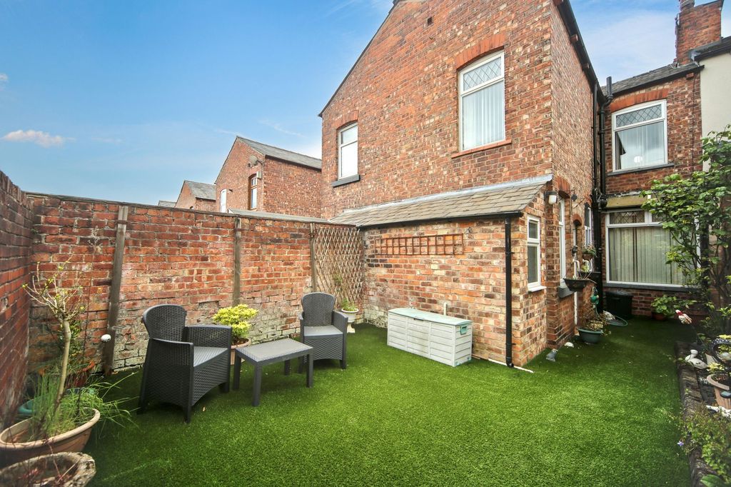 Property photo 2 of 17