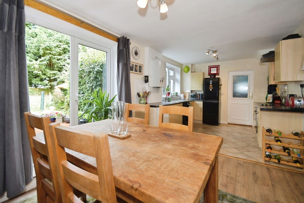 Property photo 3 of 27 Dining/Kitchen