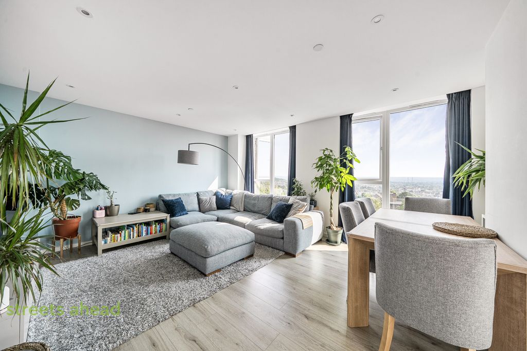 Property photo 1 of 19 c25E0188-8B1B-402...