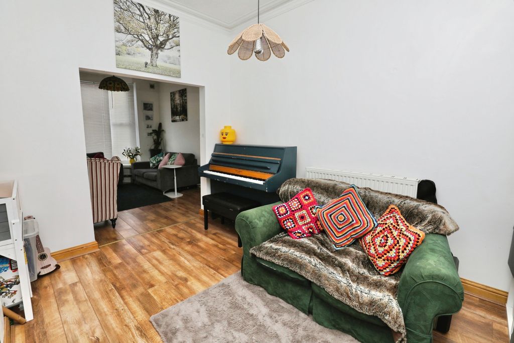 Property photo 3 of 19 130A0295