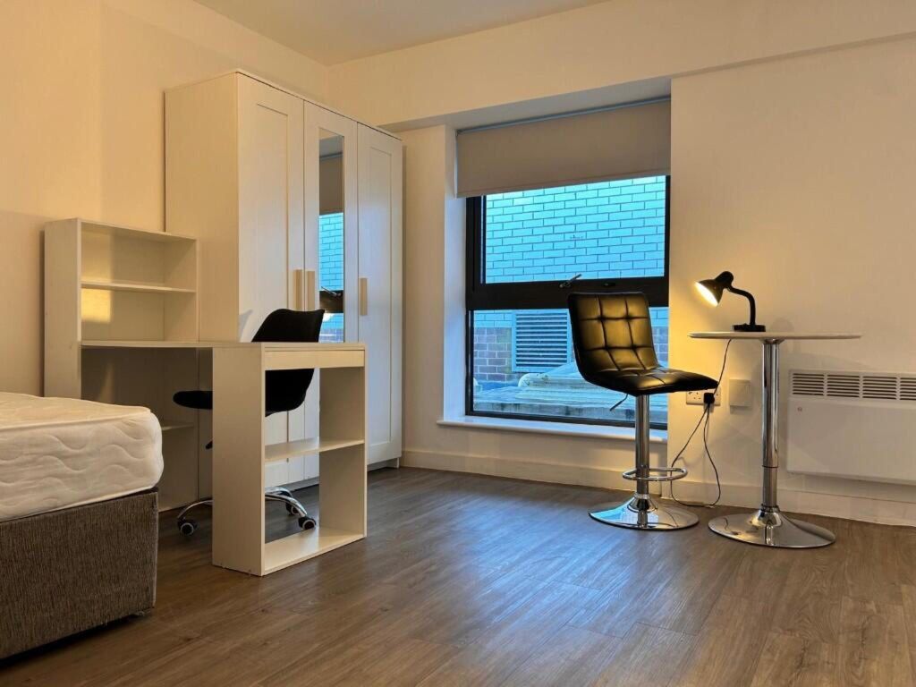 Property photo 1 of 12 Bedroom