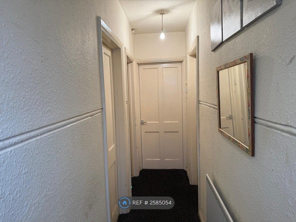 Property photo 1 of 11 Hallway