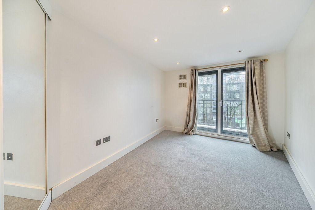 Property photo 3 of 11 Picture No. 30