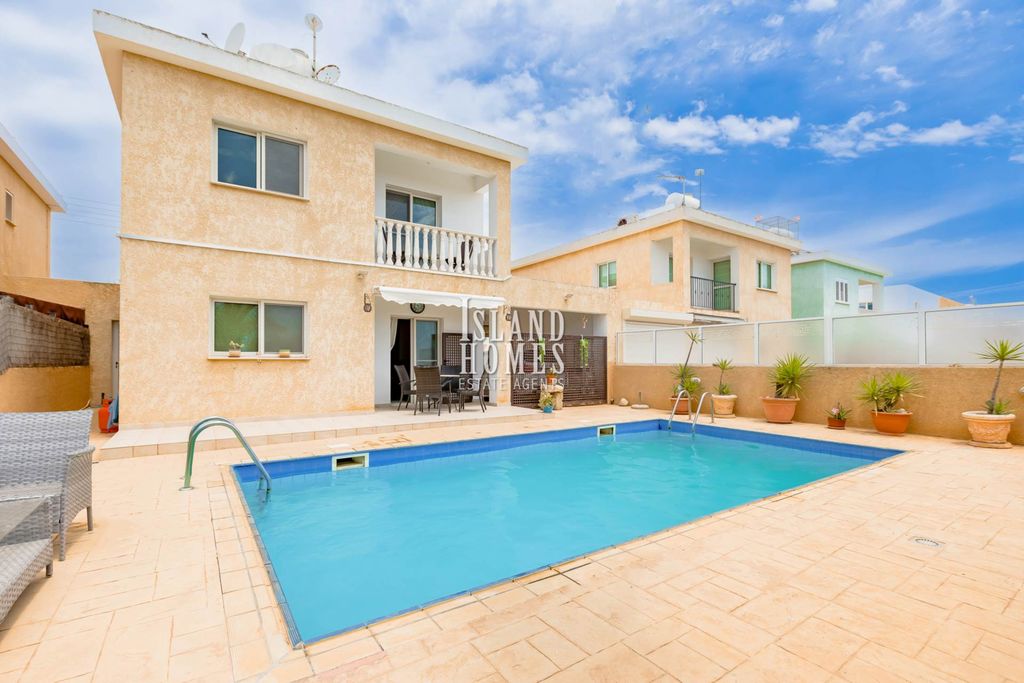 Property photo 1 of 38