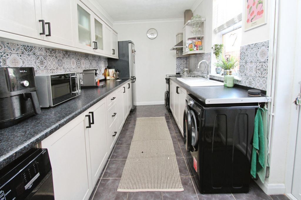 Property photo 2 of 23