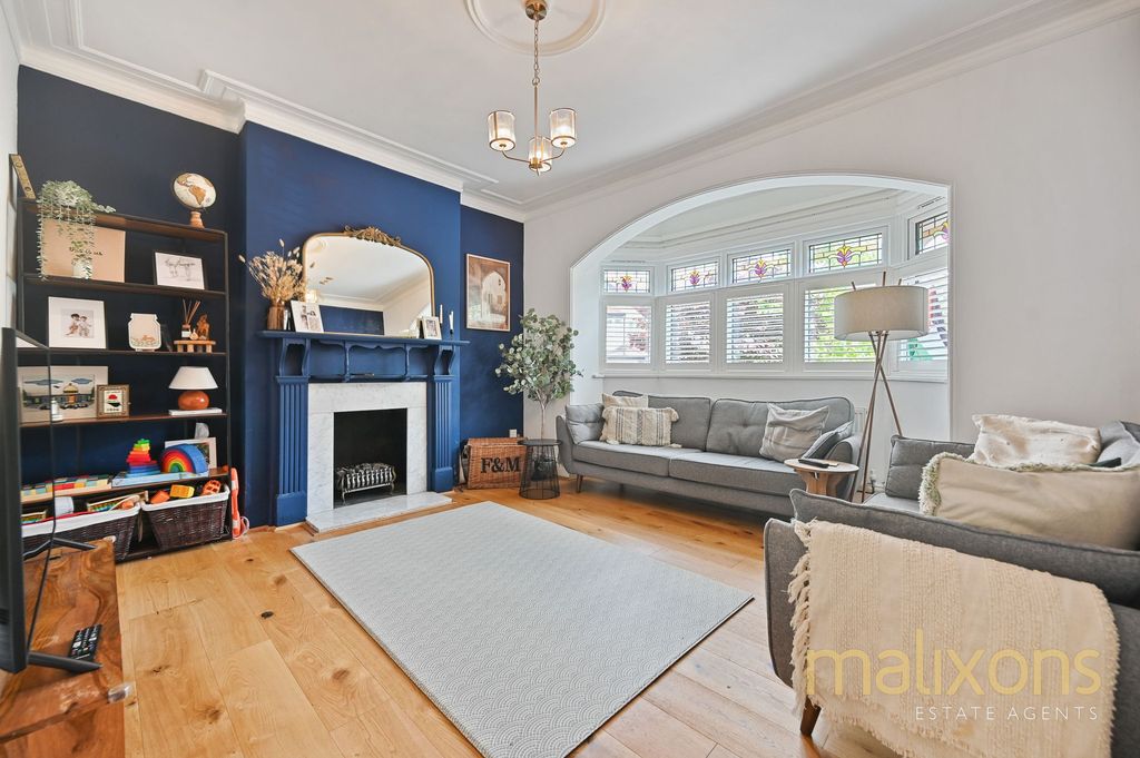 Property photo 1 of 12 Living Room