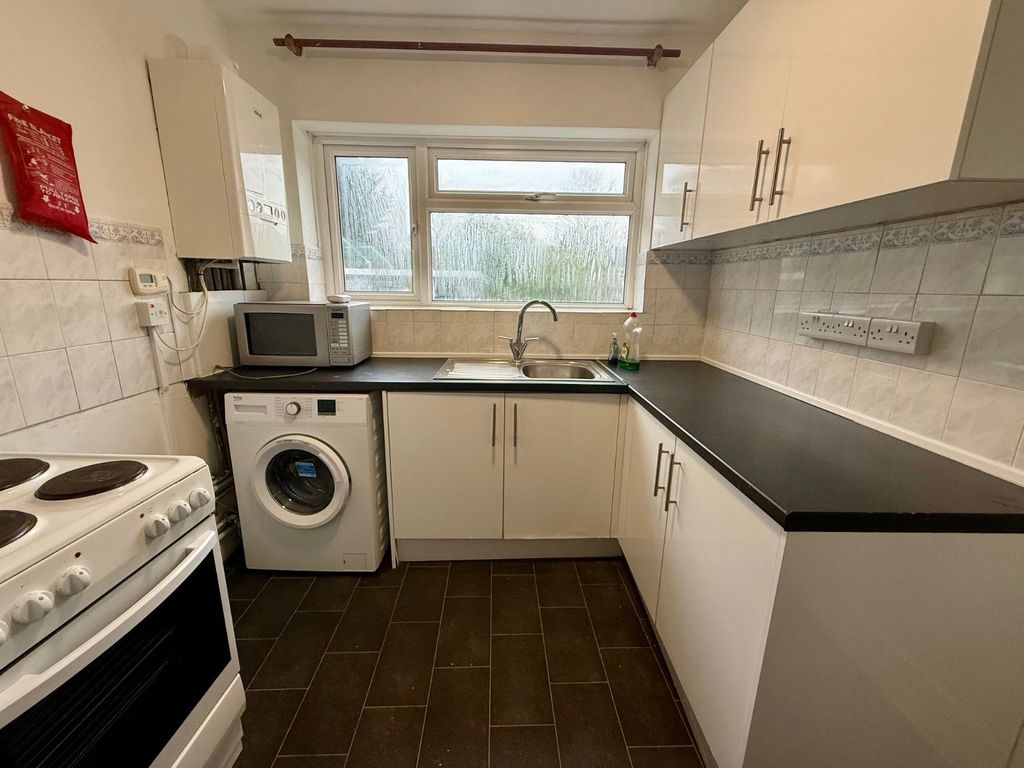 Property photo 2 of 12 Picture No. 17