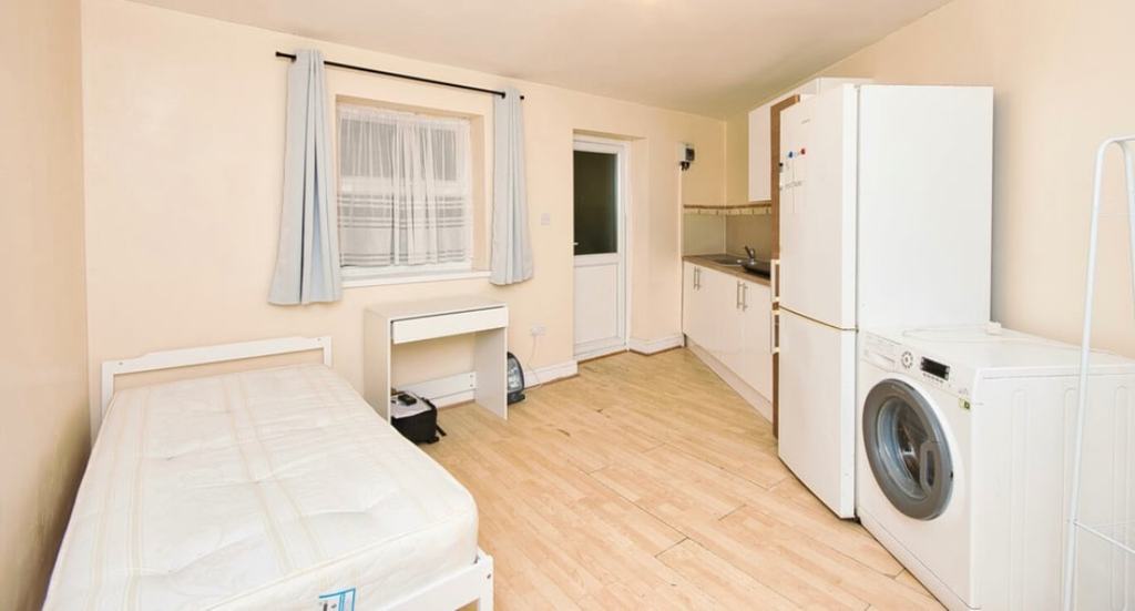 Property photo 1 of 4