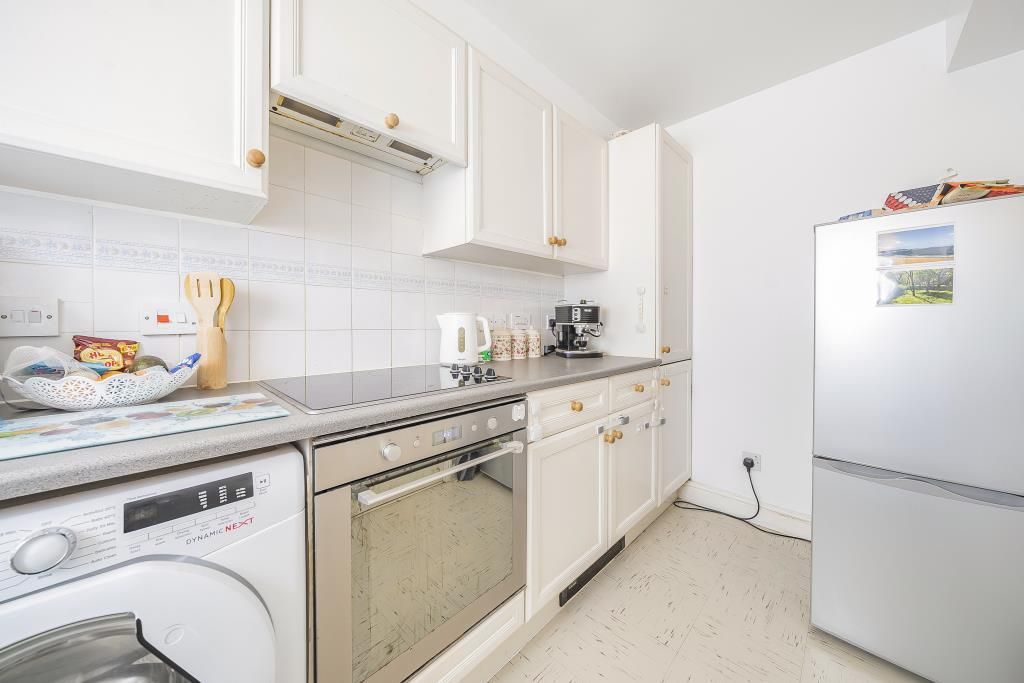 Property photo 3 of 10 Kitchen