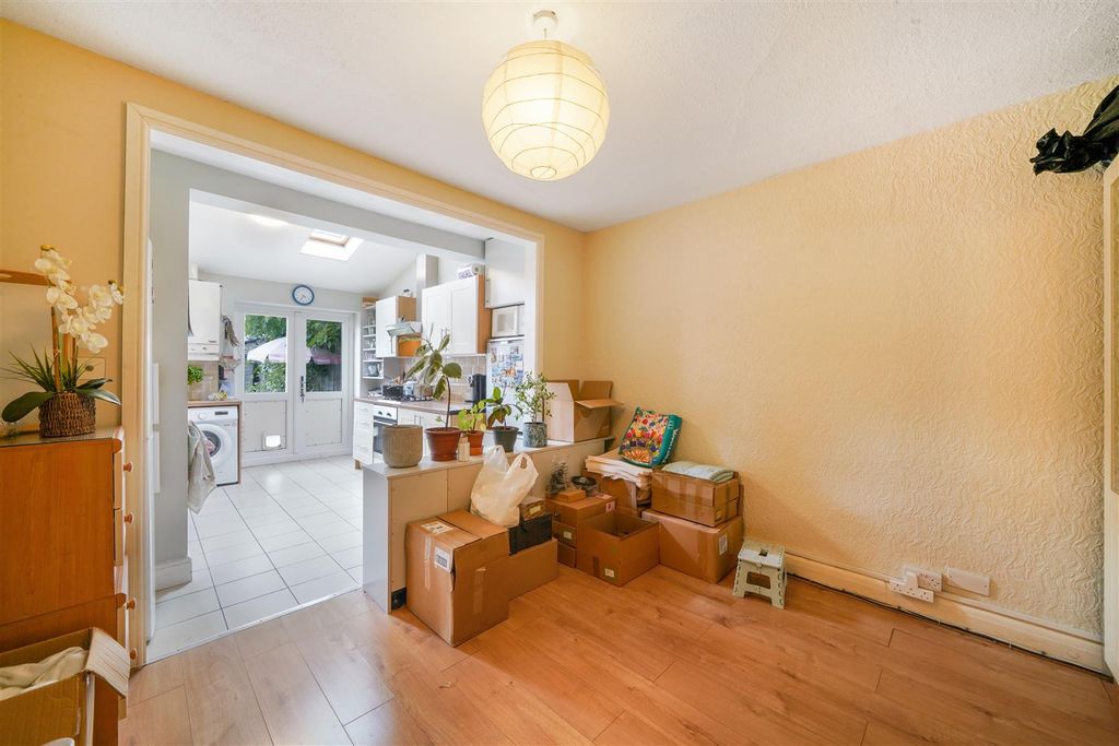 Property photo 3 of 14 35 Oldborough Road - 2Yvypwdak3Glnpcaprp3.Jpg