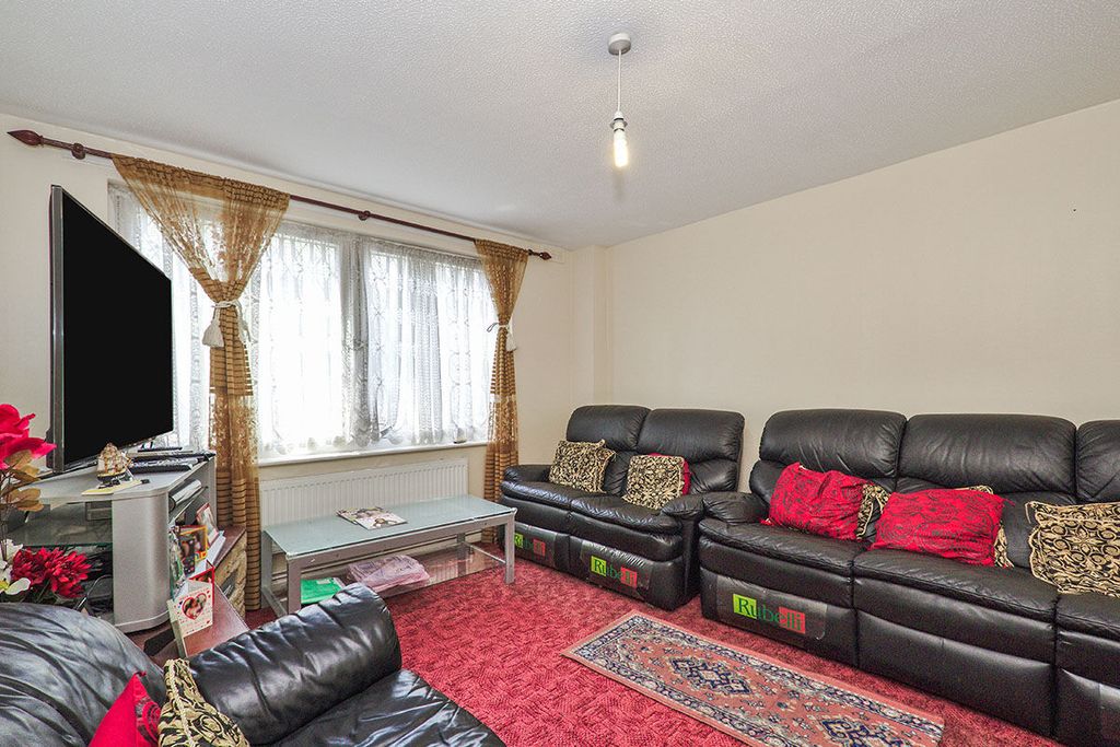 Property photo 3 of 12