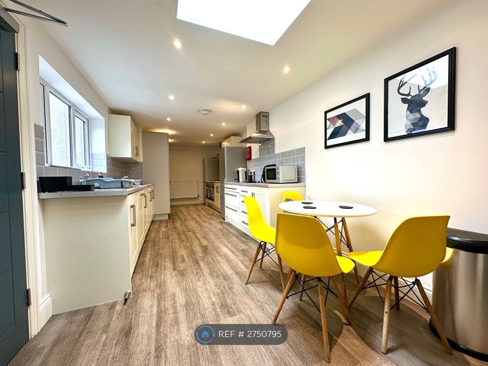 Property photo 1 of 32