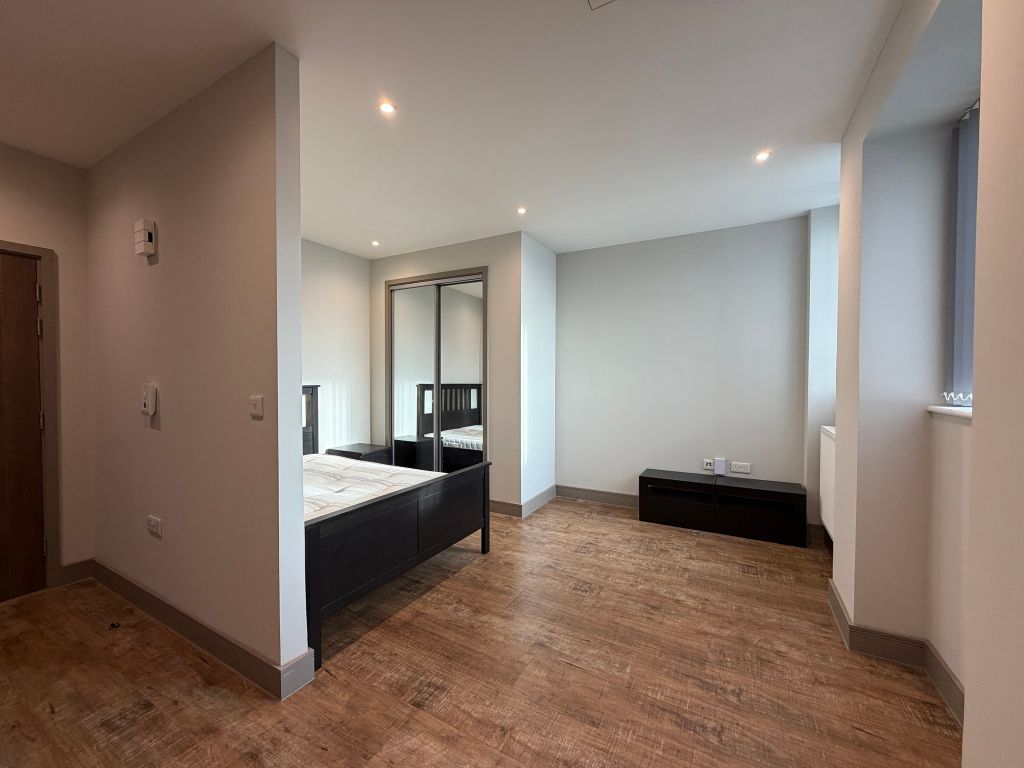 Property photo 1 of 13 Bedroom