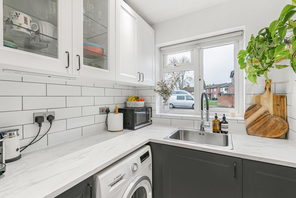 Property photo 3 of 21 Kitchen