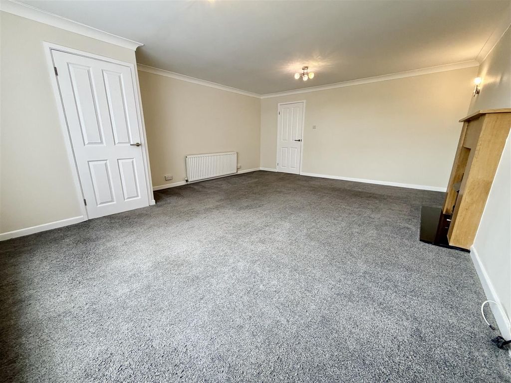 Property photo 3 of 28