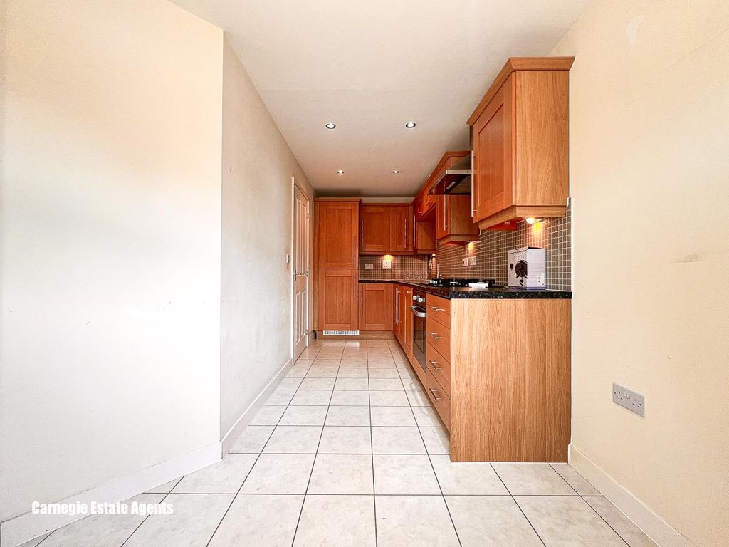 Property photo 2 of 19 Kitchen