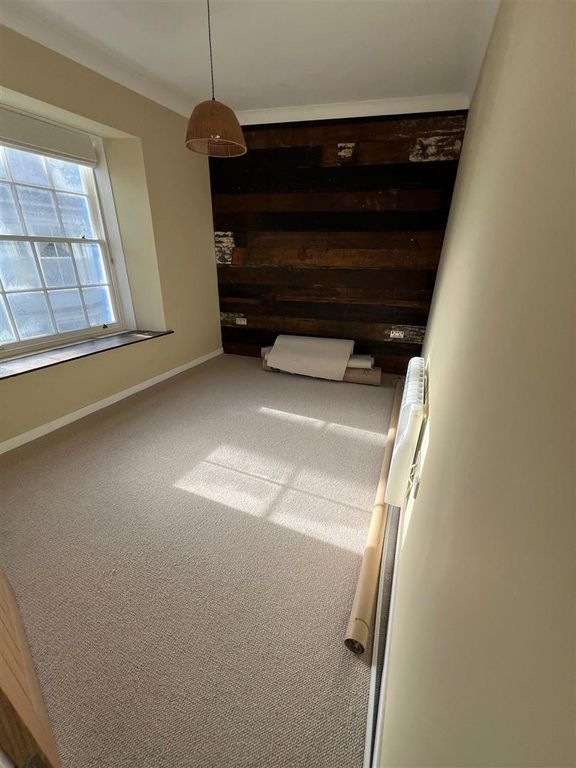 Property photo 3 of 5 Bedroom.Jpg