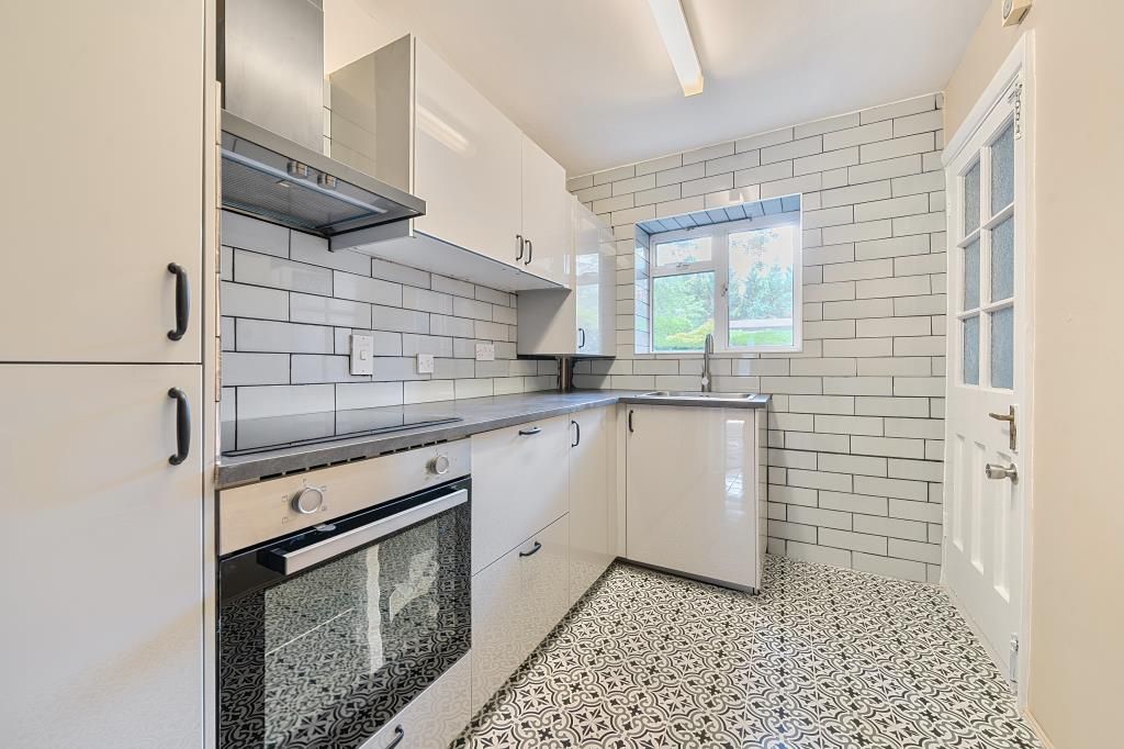 Property photo 3 of 18 Kitchen