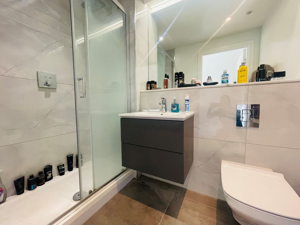Property photo 3 of 6 Bathroom