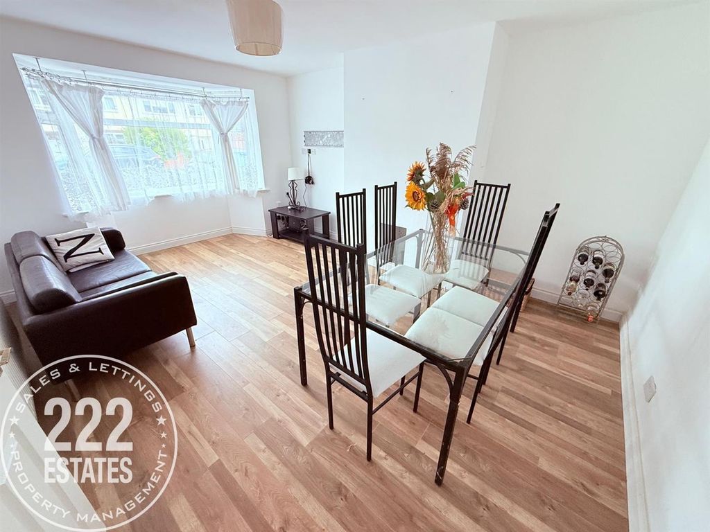 Property photo 3 of 18 Photo-2025-11-04-12-55-30 (14).Jpg