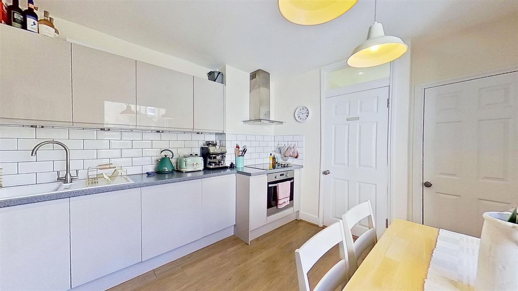 Property photo 2 of 19 Aslett-Street-Earlsfield-Sw18-10042026_135047.Jpg