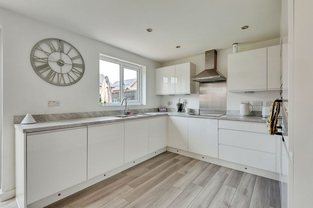 Property photo 3 of 23 Pbox-Img.Jpg