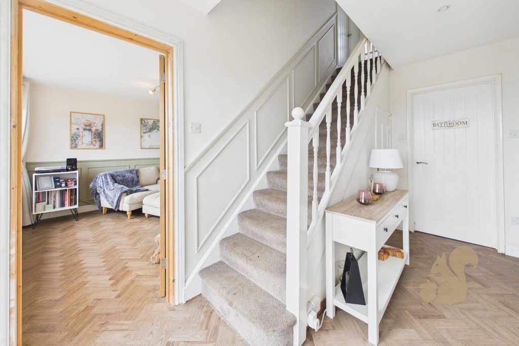 Property photo 2 of 19 Entrance Hall