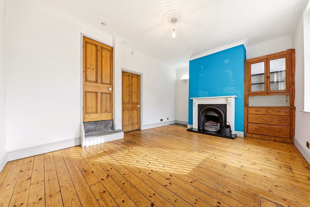 Property photo 2 of 33