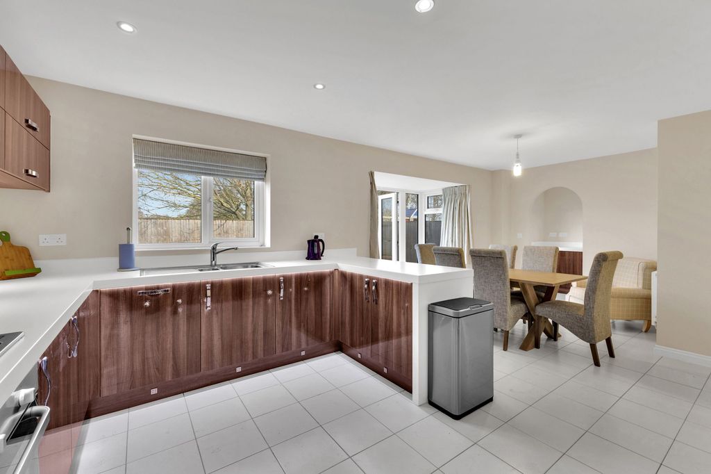 Property photo 2 of 25 Kitchen