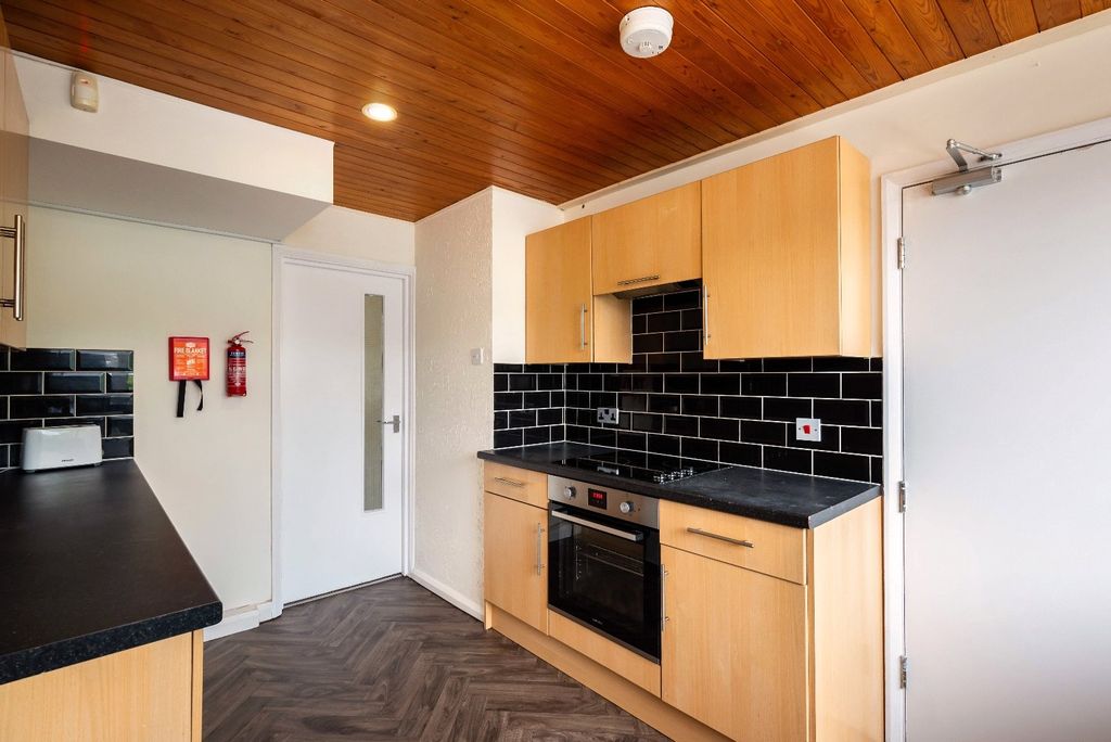 Property photo 3 of 12 Picture 3