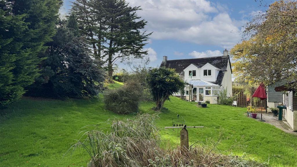 Property photo 2 of 25 Garden 3 (3).Jpg