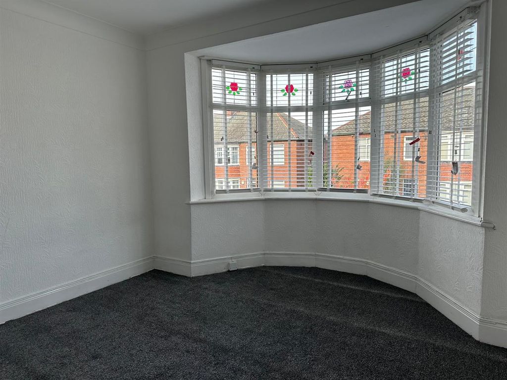 Property photo 2 of 8 Living Room