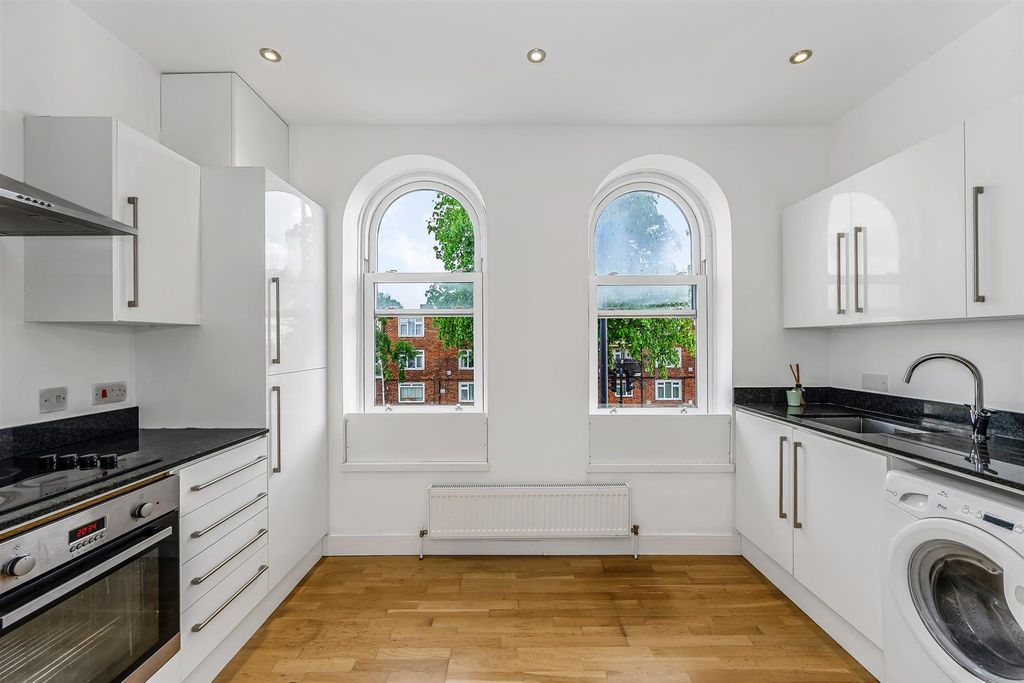 Property photo 2 of 14 221A High Road-6.Jpg