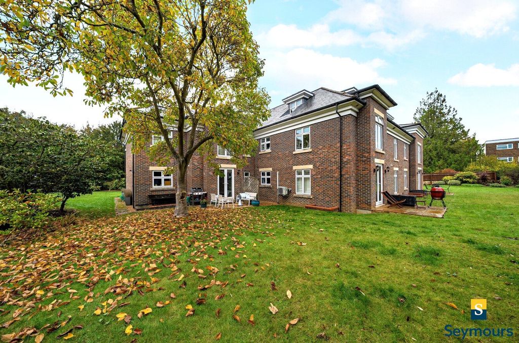 Property photo 1 of 14 Communal Garden