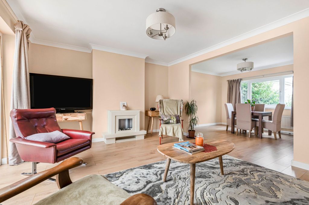 Property photo 2 of 20