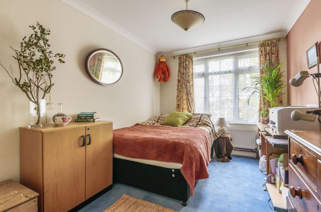 Additional image 6 of 3 bed flat for saleCriagleith, Grove Road, Beaconsfield HP9