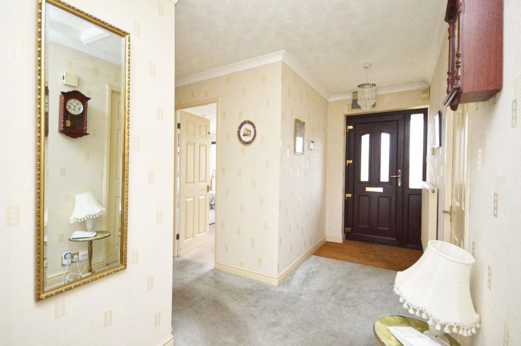 Property photo 2 of 22 Hallway