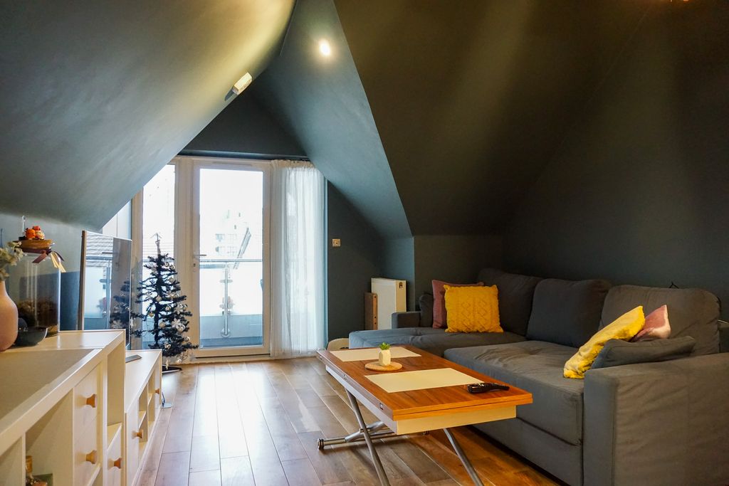 Property photo 3 of 12 Lounge