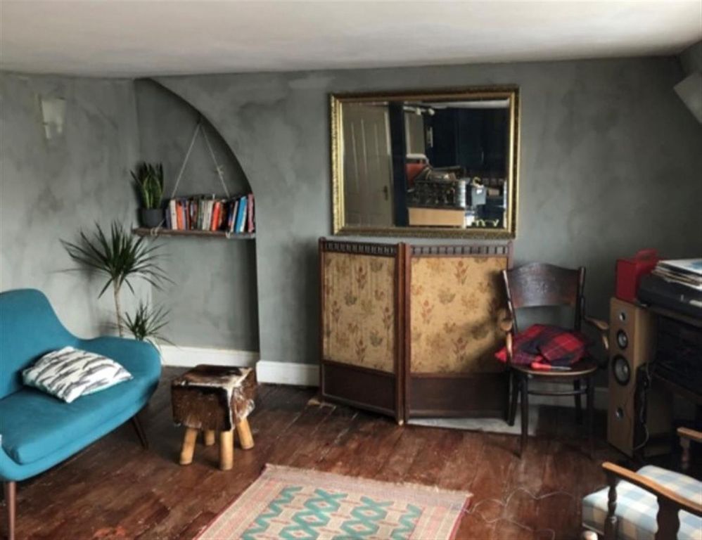 Property photo 3 of 11