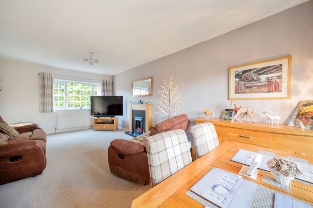 Property photo 2 of 25