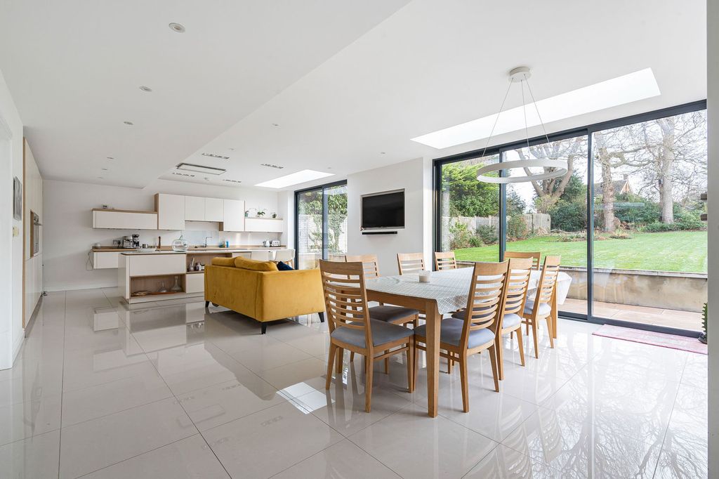 Property photo 3 of 24