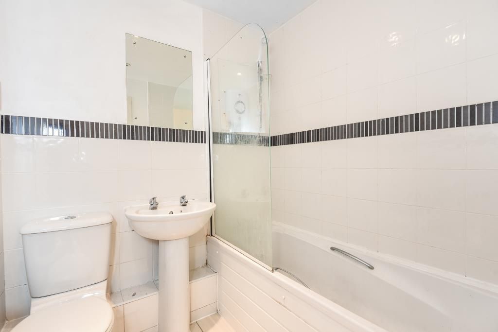 Property photo 3 of 10 Bathroom