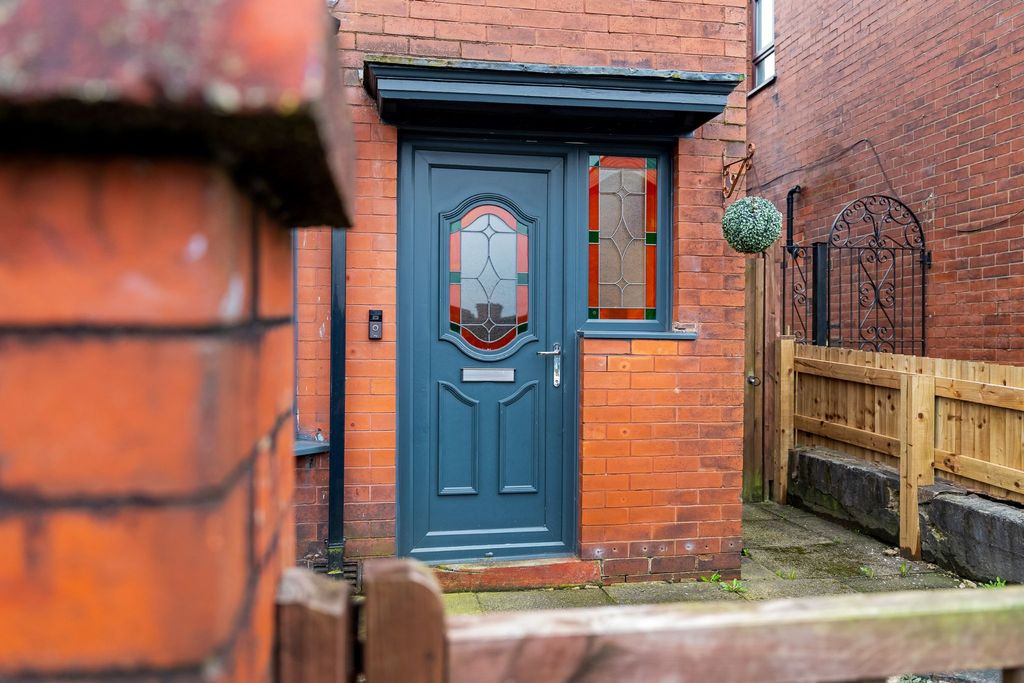 Property photo 2 of 21 Photograph 5