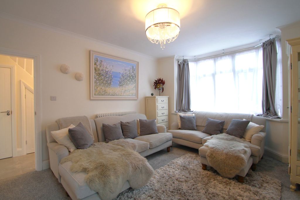 Property photo 3 of 30 Living Room