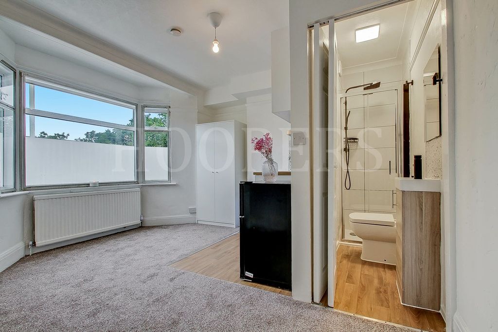 Property photo 1 of 3