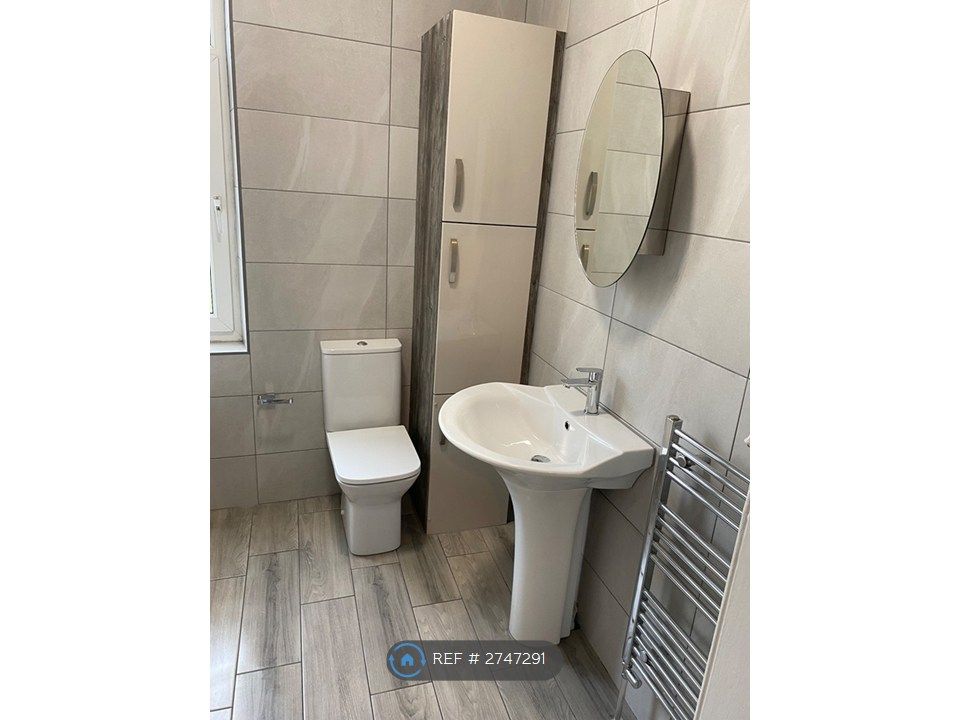 Property photo 3 of 7 Bathroom