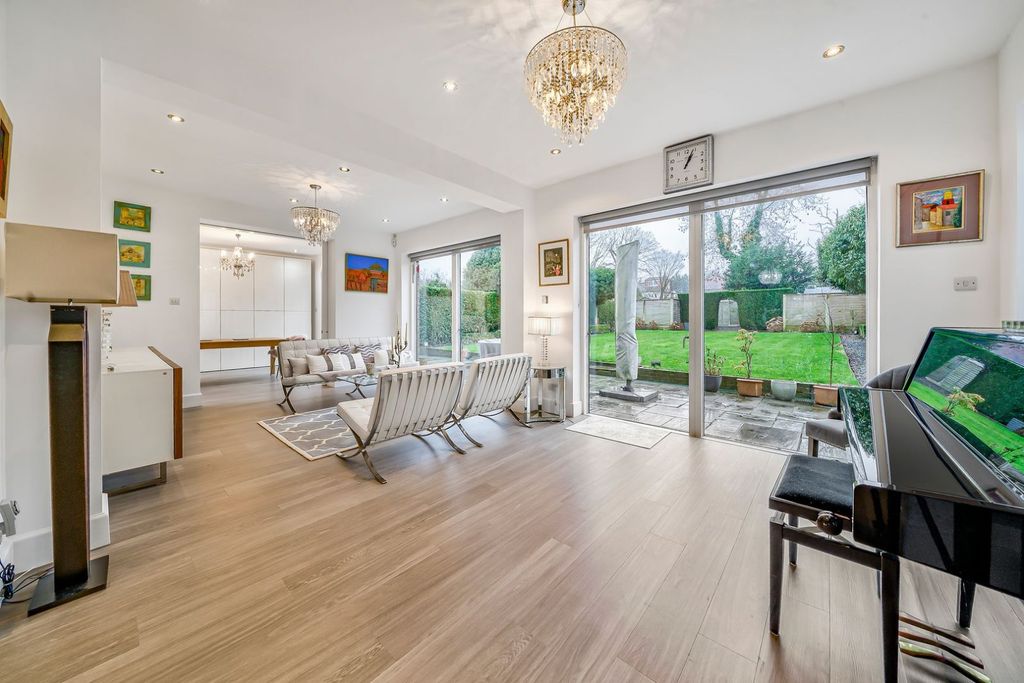 Property photo 2 of 19 Picture No. 14