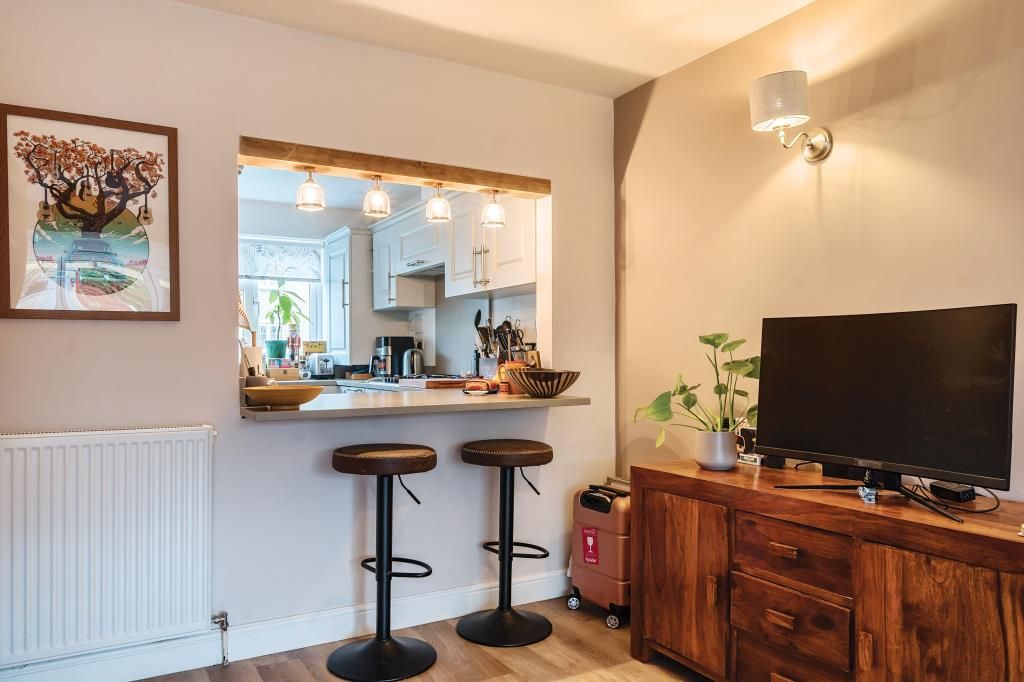 Property photo 3 of 21 Kitchen